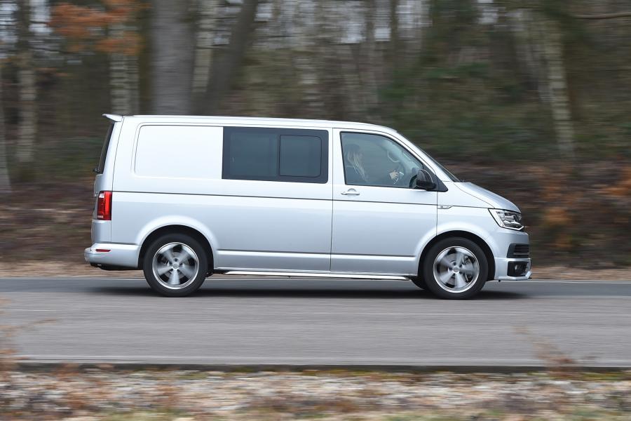  Volkswagen Transporter Sportline 2016 года  (UK) (фото 12 из 19)